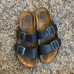 Black Birkenstock’s